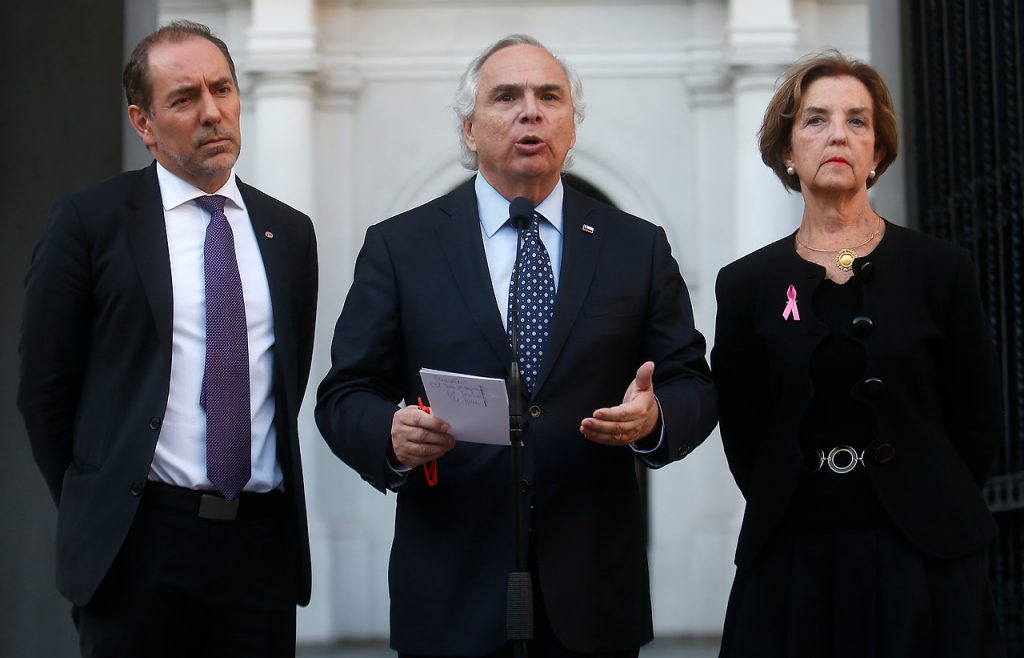 El entonces ministro del Interior, Andres Chadwick, invoco la Ley de Seguridad del Estado tras los hechos ocurridos en el Metro de Santiago. Foto: Agencia Uno.