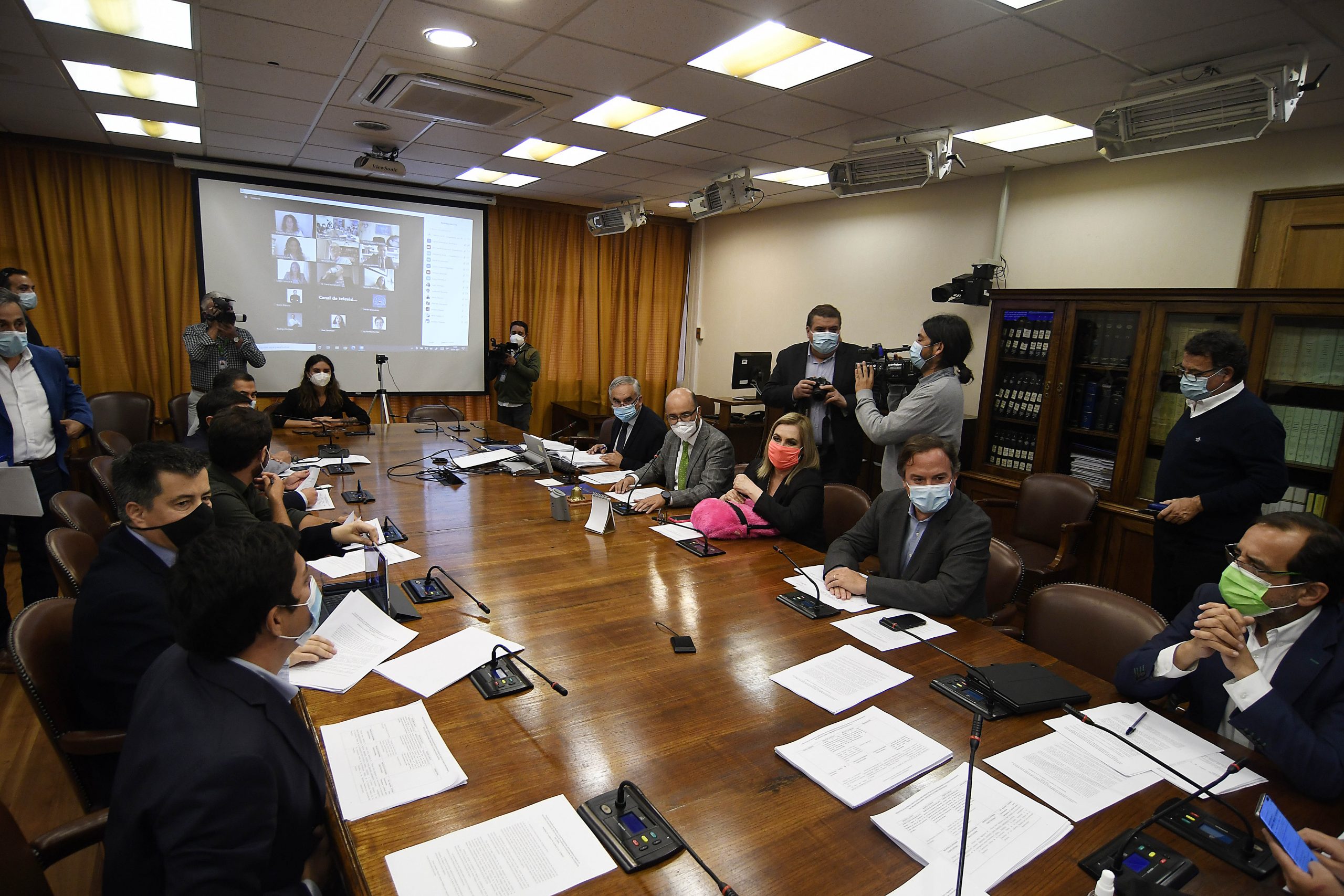 Comisión aprueba tercer retiro con votos en contra de Chile Vamos y en ...