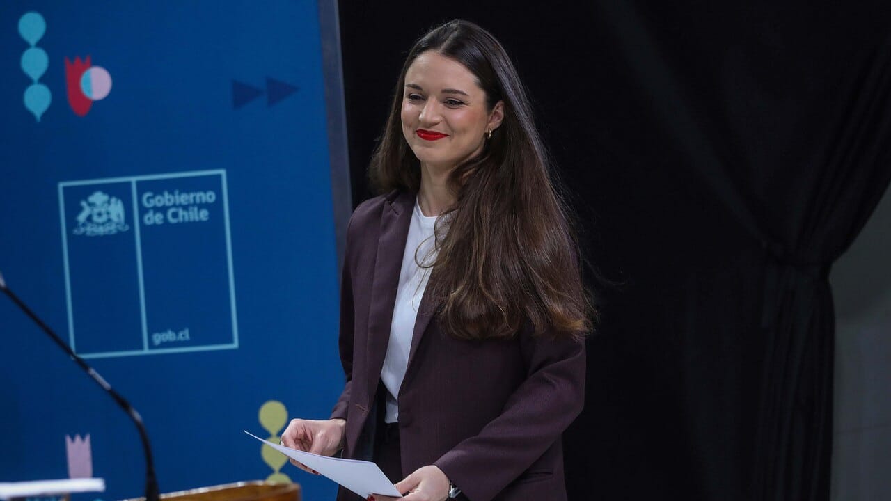[Confidencial] Gabinete Irina Karamanos: Contraloría dictamina uso “injustificado” del nombre y eventual intromisión en funciones de ministerios