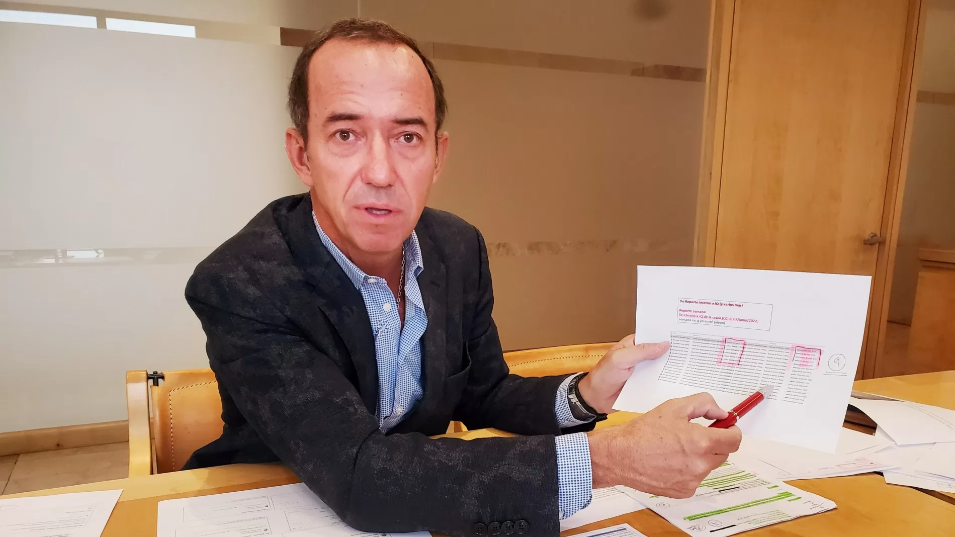 Declaraciones de testigos se suman a los emails: Las municiones jurídicas que preparan los querellantes chinos de Australis contra Isidoro Quiroga