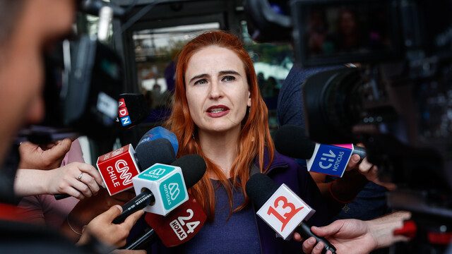 El difícil momento de Emilia Ríos (RD) y la apuesta de la derecha por hacer de la elección en Ñuñoa un plebiscito al FA