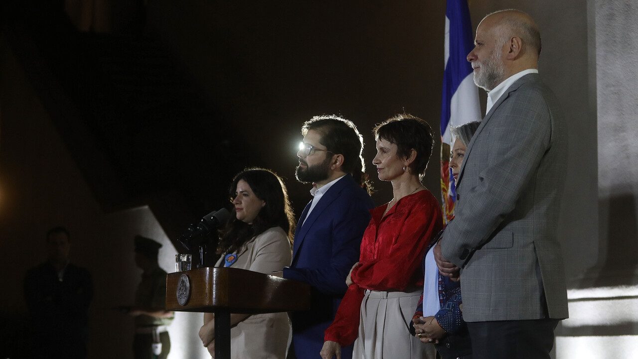 Elecciones: Resultados impactan a La Moneda y cambio de gabinete sería de mayor profundidad