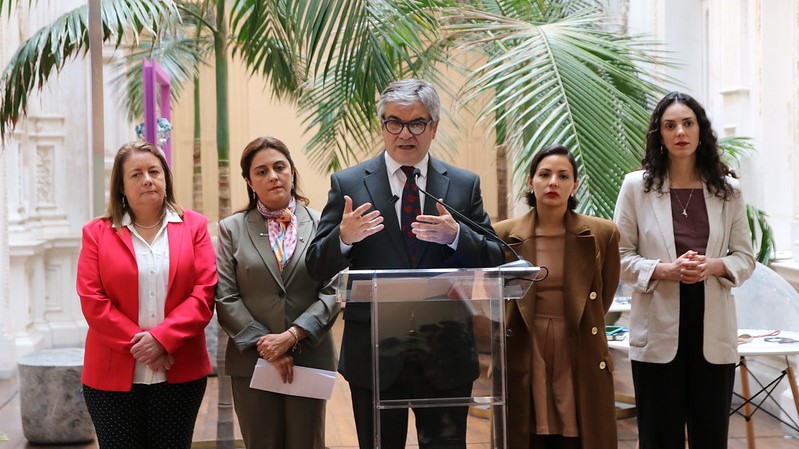 Marcel interviene agenda de permisología que lidera Grau y envía proyectos para agilizar trámites