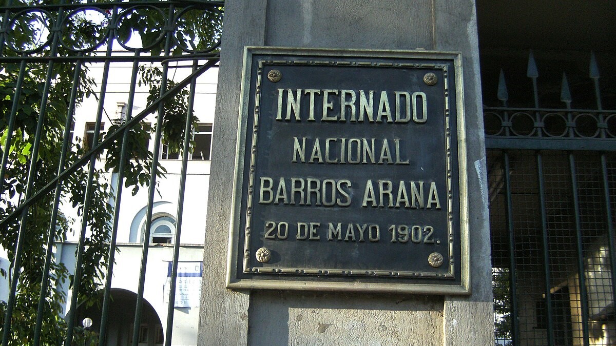Crónica: las trágicas escenas al interior del Barros Arana luego de la explosión de molotov