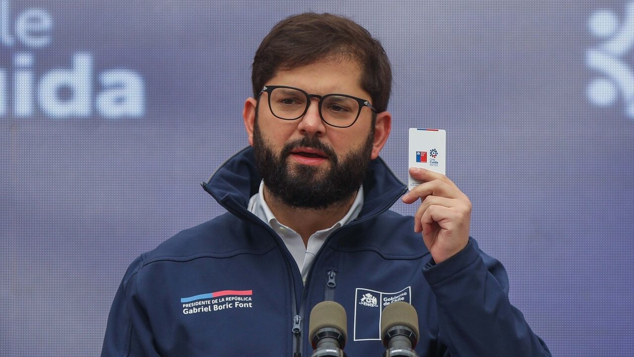 Cambio de gabinete: Boric opta por el inmovilismo en una de las peores crisis de su gobierno