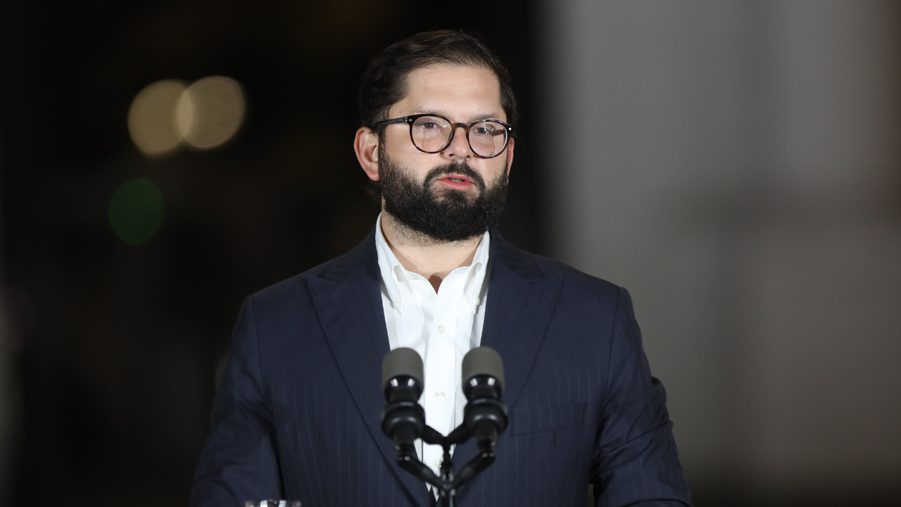 Denuncia contra Boric: La versión del abogado que asesora a la denunciante (y los procesos judiciales en su contra)