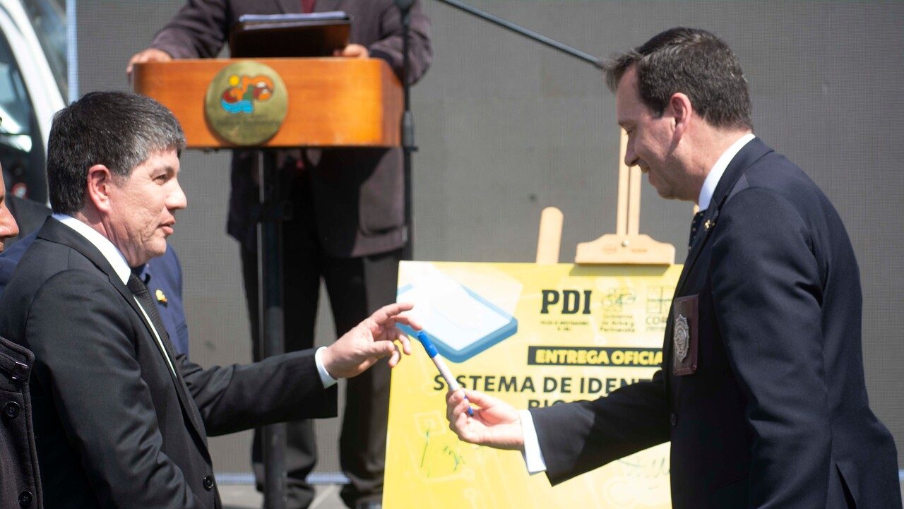 Caso Monsalve: por qué la arista que indaga el fiscal Jacir complica al director de la PDI Eduardo Cerna y a La Moneda