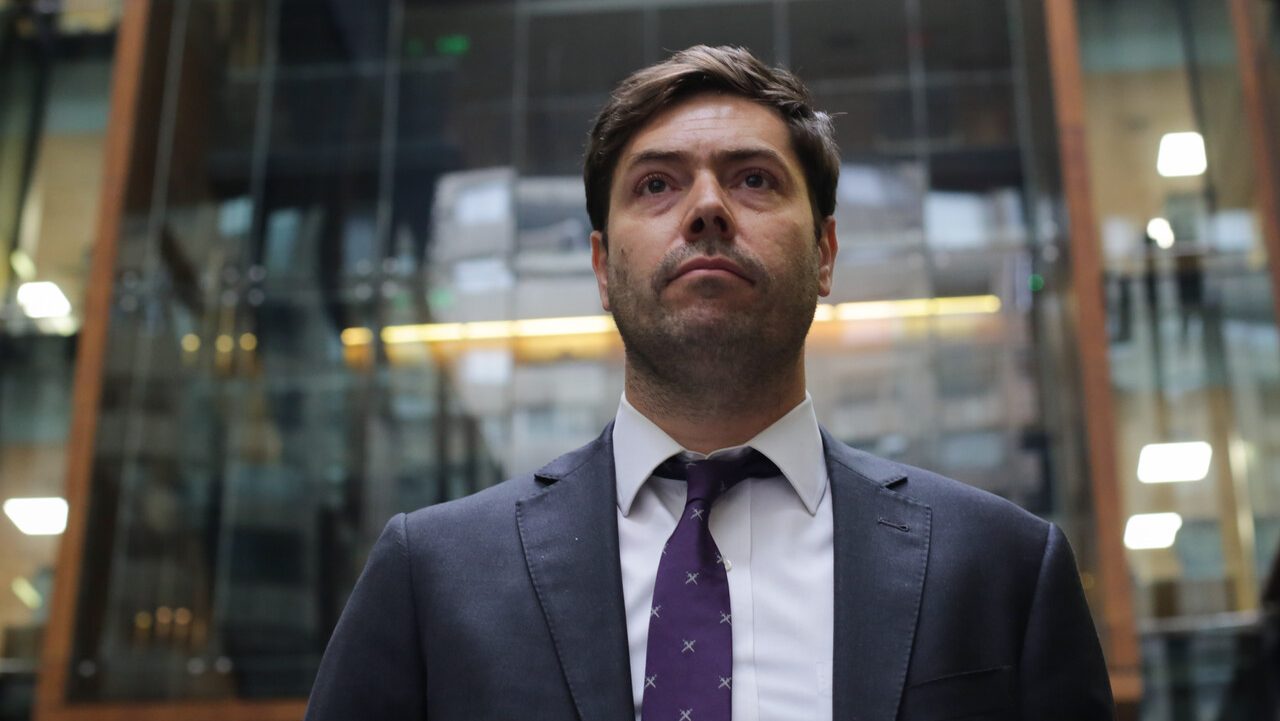 Denuncia contra Boric: Miguel Schürmann, el abogado de Jackson, Hassler y Topelberg que está detrás de la defensa del Presidente