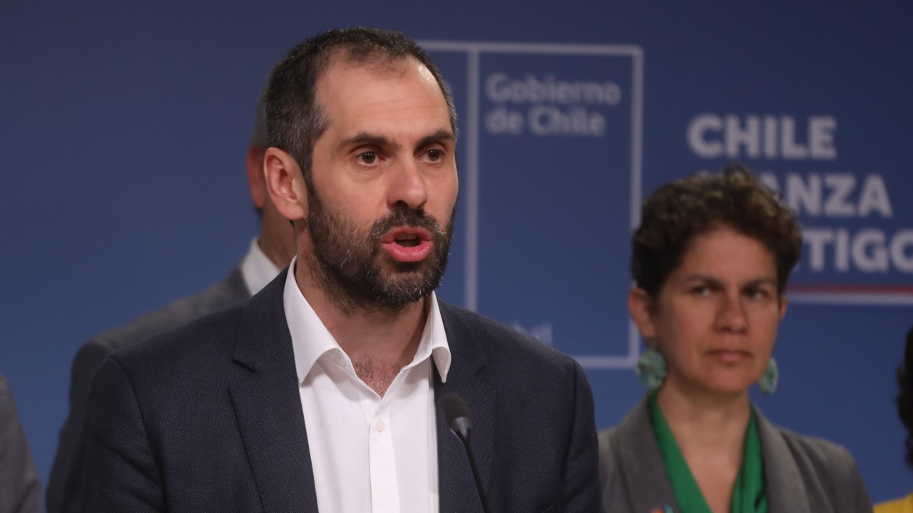 Los inexplicables retrasos de la digitalización de permisos a cargo de Grau