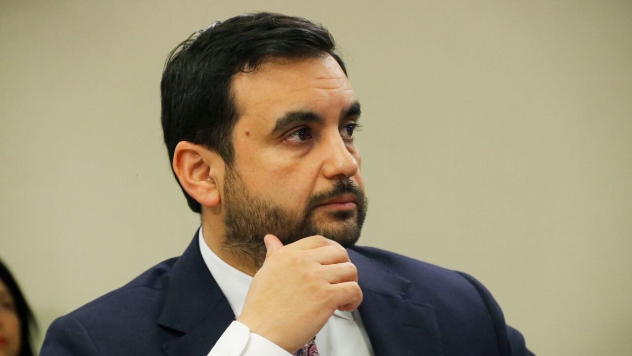 Hallazgo de decapitado contradice dichos de ministro Gajardo de que Gendarmería controla las cárceles (y los lapidarios informes)