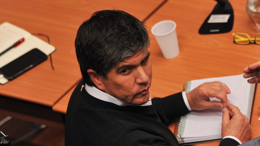 Monsalve: coincidencia significativa, oscuridad irradiante. Por Lucy Oporto Valencia