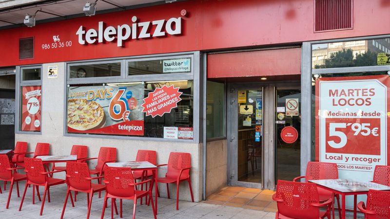 Franquicias en retirada: el año en que Telepizza y Oxxo replantearon su apuesta por Chile
