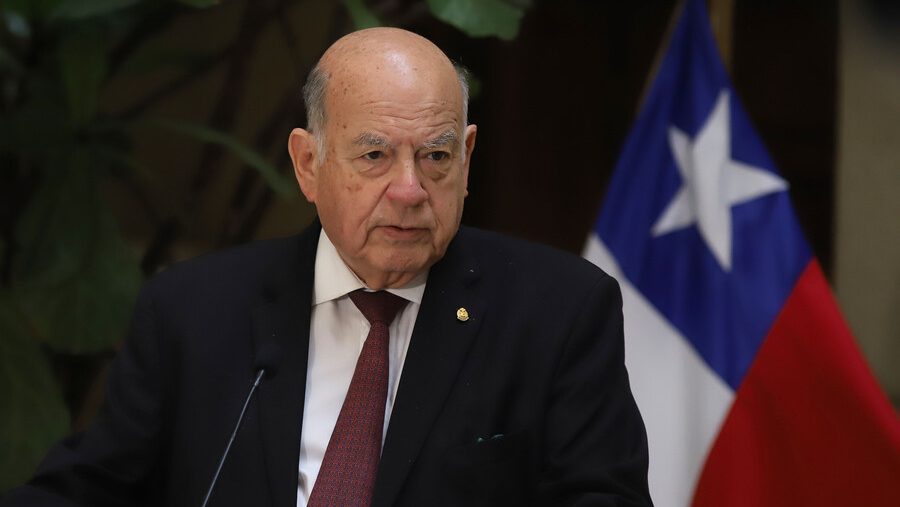 José Miguel Insulza y candidatura de Bachelet: “Nunca he sido partidario de muchas reelecciones”