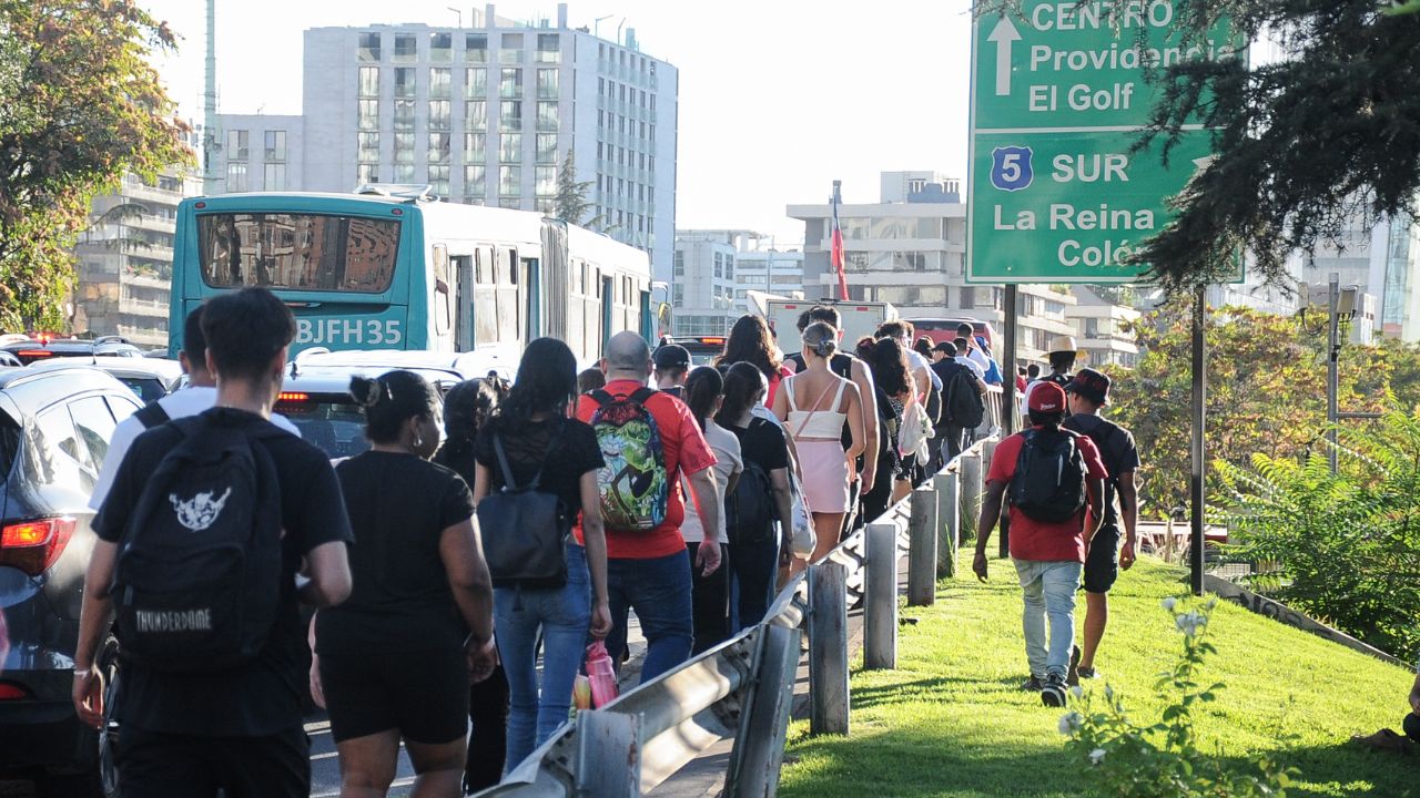 Crónica: Masivo apagón hizo recordar el estallido a miles de santiaguinos
