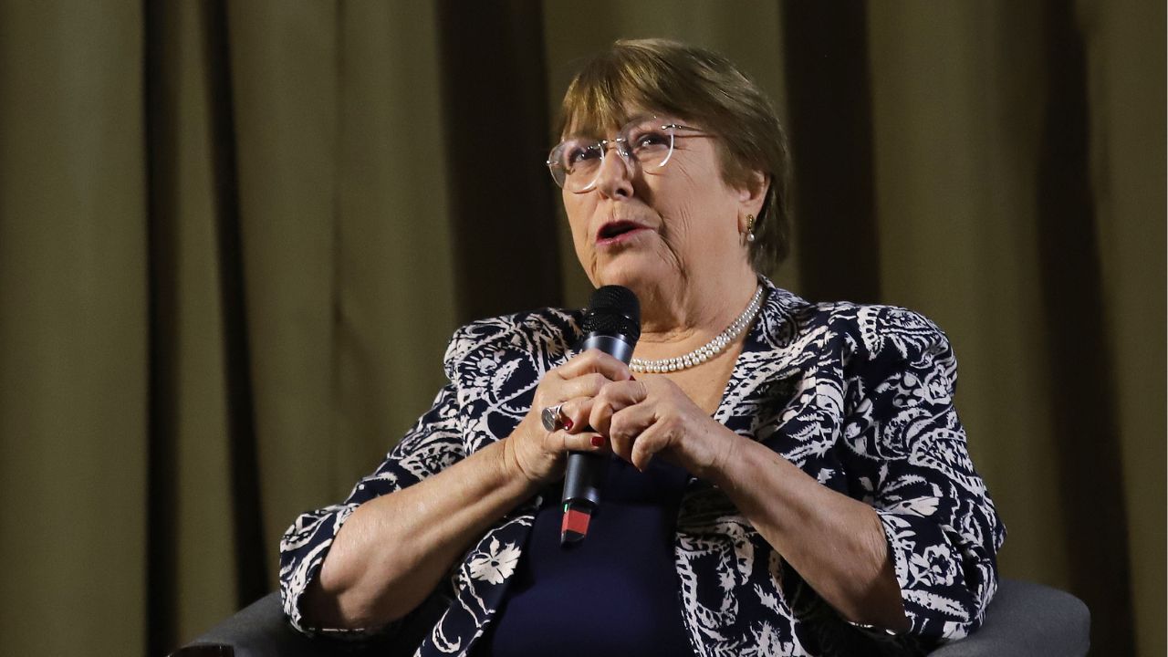 ¿Fin al misterio? Bachelet finaliza vacaciones en Caburgua y regresa a Santiago a reunirse con el PS