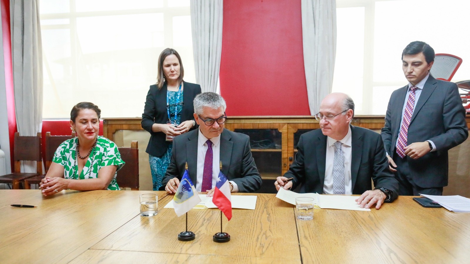 Chile firma con el BID nuevos créditos por US$180 millones en el marco de su Asamblea Anual (y aumenta deuda pública)