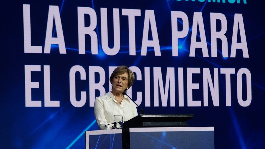 La fuerte rebaja de impuestos que propone Matthei (y su enfrentamiento con Marcel)