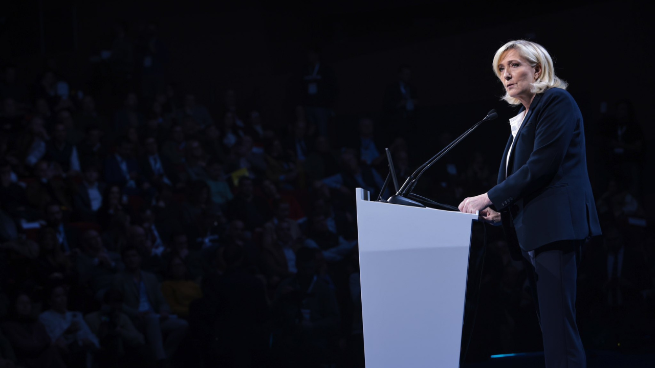 La historia de la ultraderechista Marine Le Pen y el caso que la sacó de la carrera presidencial que lideraba