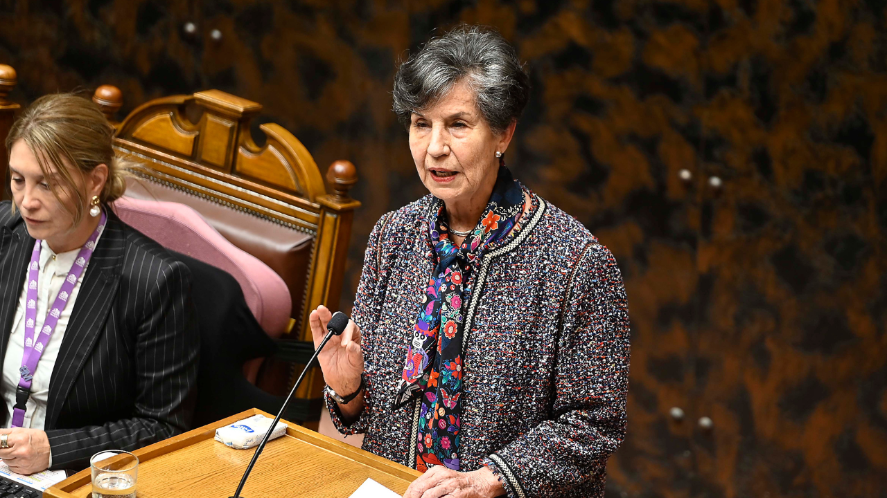 Isabel Allende se quiebra en el Senado: “Ninguna autoridad nos advirtió que existía una inhabilidad”
