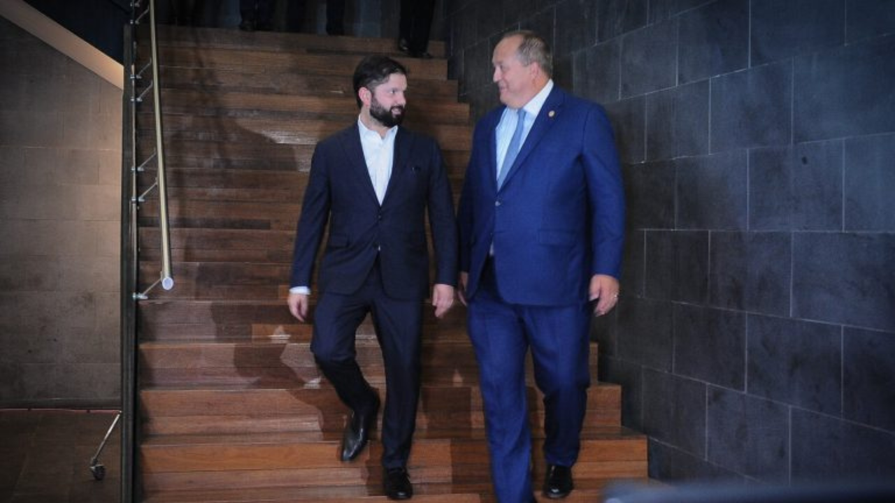 La trastienda del encuentro Boric-Valencia (y los duros mensajes del Fiscal Nacional)