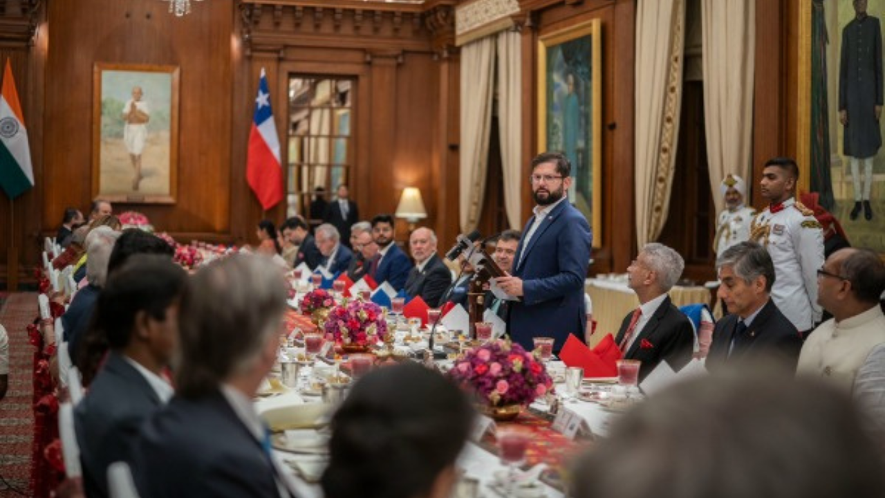 Boric dice que hay que respetar fallo del TC y que declaración de Isabel Allende es “prueba de su entereza” y evita autocrítica por el caso