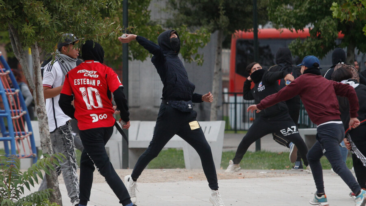 Crónica: Del “reventón” a la calle. El violento rastro de la Garra Blanca en las protestas por los muertos en el Monumental