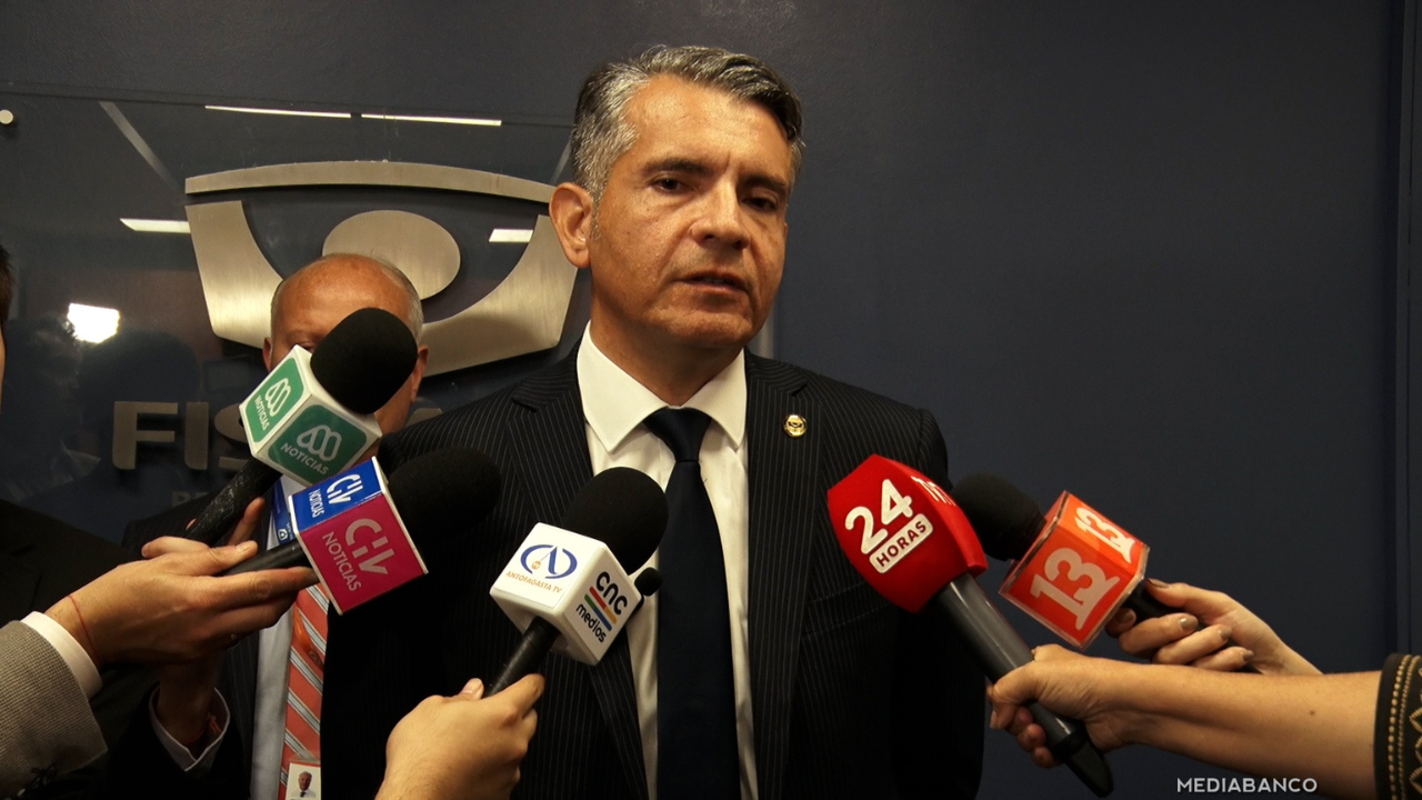 Perfil: Quién es Juan Castro Bekios, el fiscal que reemplaza a Cooper en ProCultura (y sus últimos pasos en la investigación de Democracia Viva)