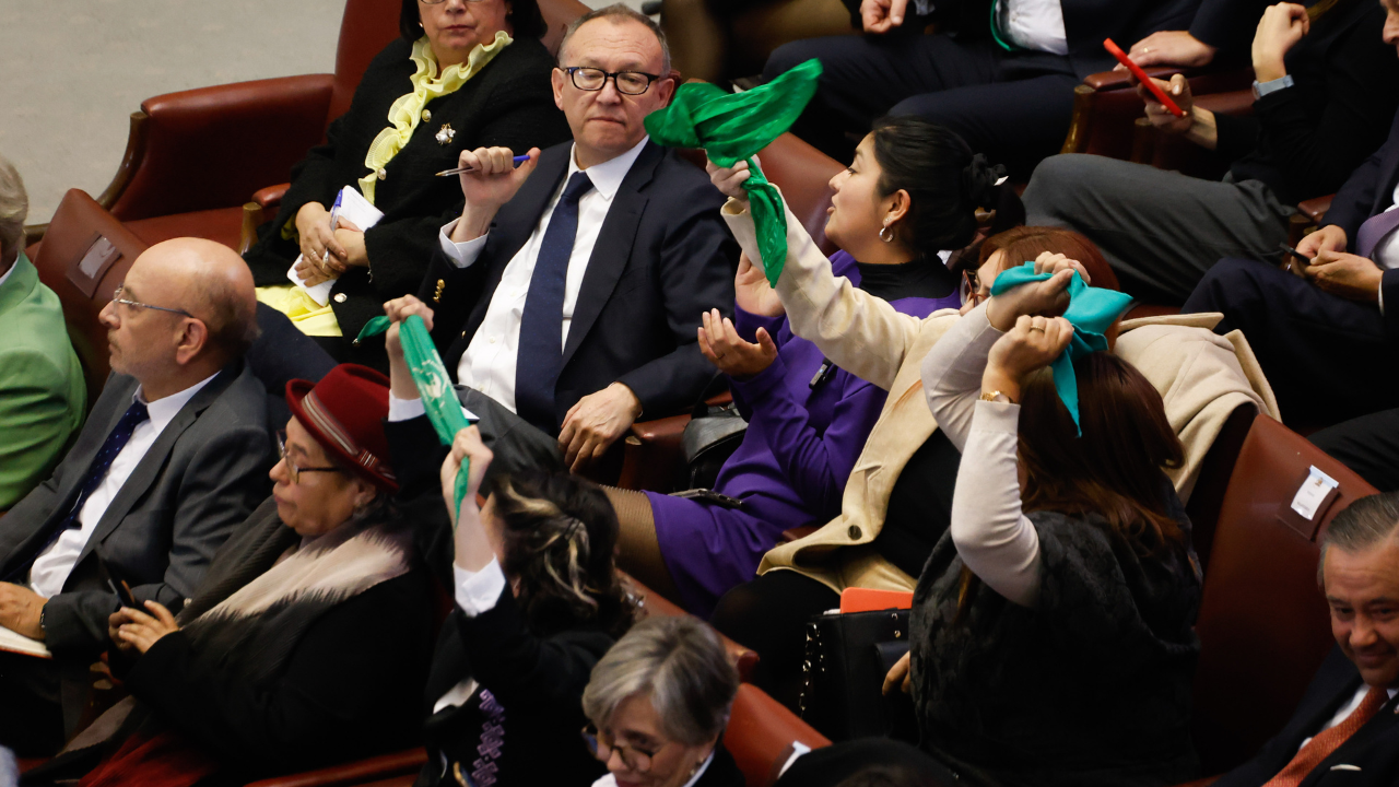 Cuenta Pública: Entre aplausos y abucheos, Boric reinstala debate por aborto legal, bandera de su base de apoyo