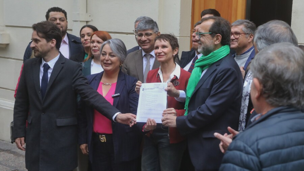 Los candidatos oficialistas deben definirse frente a la violencia política y el golpismo. Por Sergio Muñoz Riveros