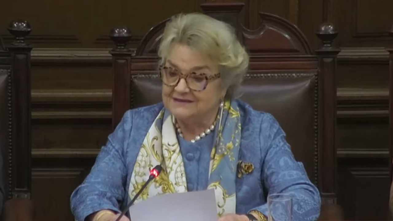 Lucía Santa Cruz: “No canten victoria los que creen que, por el mero hecho de ser comunista, Jara va a perder la elección”