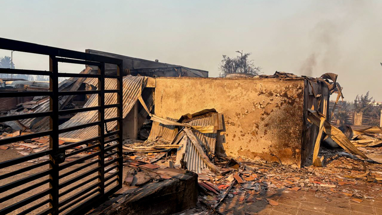 Imágenes de la localidad de Lirquen, en la región del Bio Bio. luego del incendio forestal.