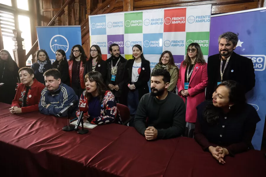 Críticas apuntan a propuestas arcaicas tras congreso ideológico del Frente Amplio