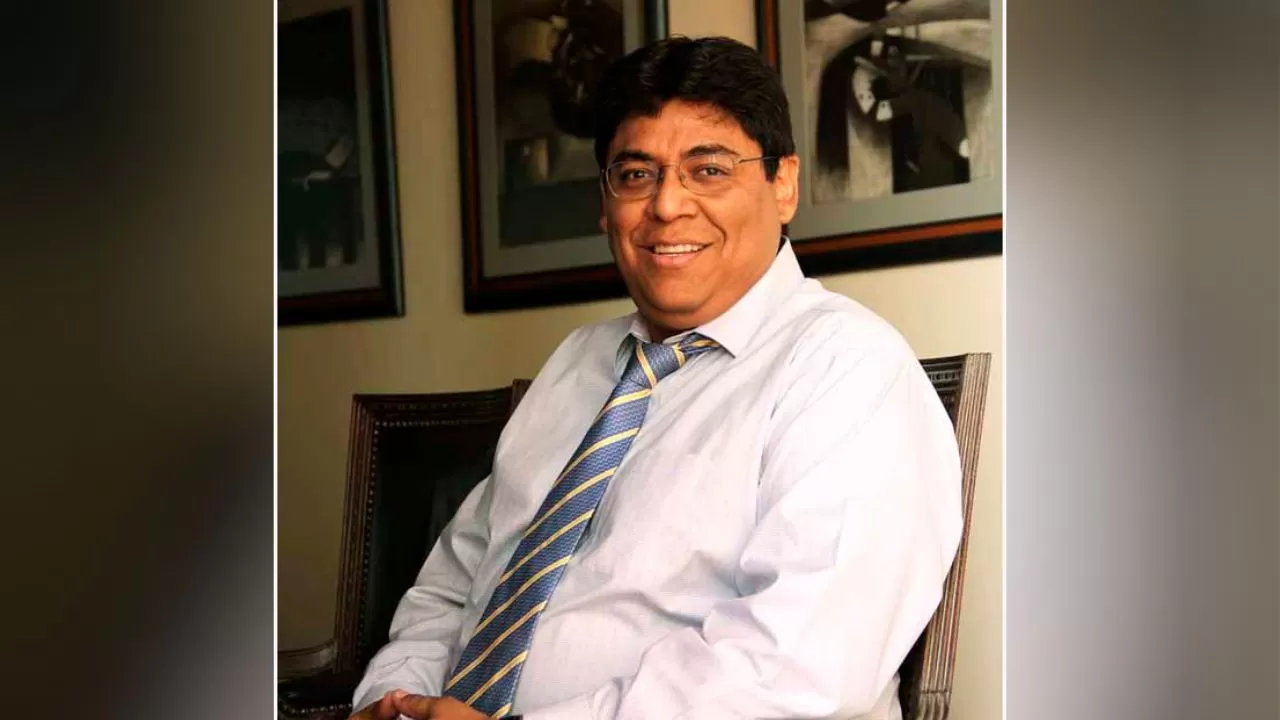 Elmer Cuba asume Hacienda en Perú con estrechos lazos en Chile