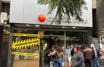 Los últimos días de Contrapunto en el barrio Santa Lucía, la librería que trajo a Chile los textos de arte de lujo